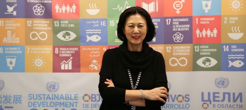 姜华被授予大英帝国官佐勋章(OBE)