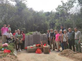 丁龙海外亲属回乡祭扫“丁龙墓”