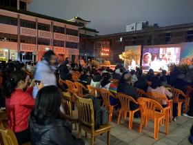 侨乡江门闹元宵:低温下露天“追片”