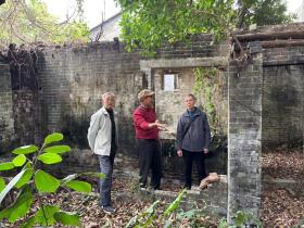 献给爱国教育家谭镳先生的楹联