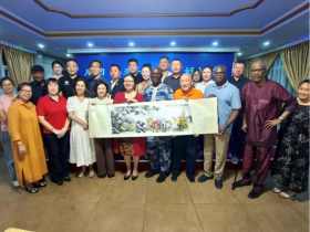 严宇清总领事与对外友协代表团共同出席尼中友协座谈会