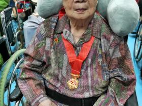 「侨乡故事」抗战老战士李灵获颁“抗战胜利80周年纪念章”