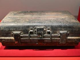 锈迹斑斑的铁皮箱 ,凝聚华侨“共赴国难”的决心