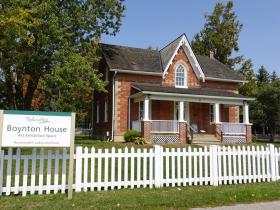 铭记八十载:多伦多抗战文献展启幕